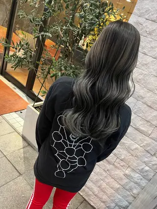 ロング カラー 長谷川 結音のヘアスタイル