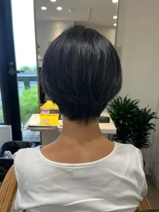 ショート カラー 小鴨 美佳のヘアスタイル