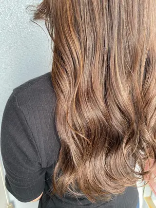 ロング 艶•透明感カラー フィーシーのヘアスタイル