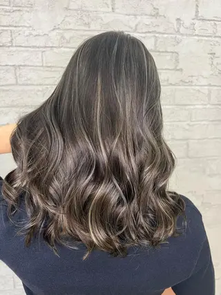 セミロング 🇺🇸ハイライト特 化美容師🇺🇸漆沢のヘアスタイル