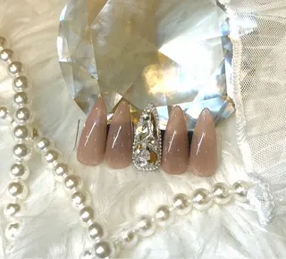 ネイル エミラボーテ 心斎橋店所属・ODA HIMARIのネイルデザイン