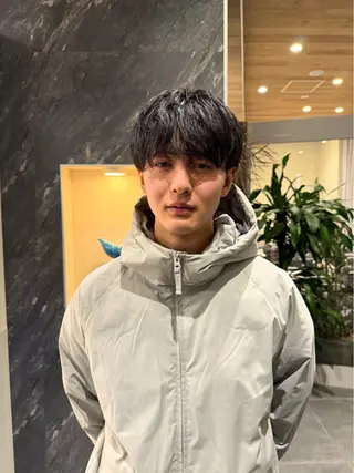 ミディアム メンズ SALOWIN 原宿 iori所属・🌟原宿指名No.1 センターパート⭐️のヘアスタイル