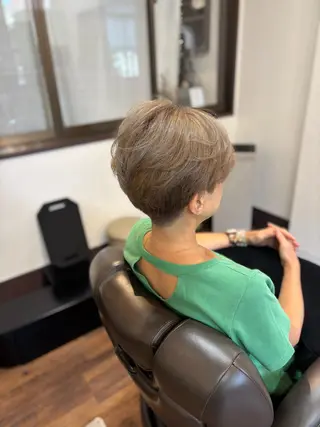 ショート JIU所属・池岡 洋子のヘアスタイル