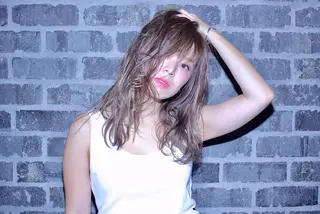 ミディアム カラー パーマ 小田 莉加子のヘアスタイル