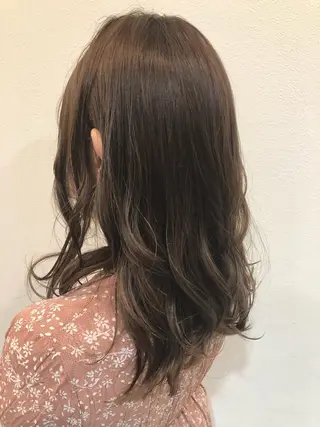 セミロング カラー 森田 真由のヘアスタイル