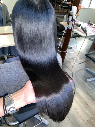 ロング she2.所属・縮毛矯正/髪質改善 井上智秀のヘアスタイル