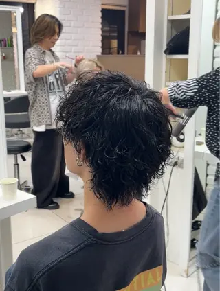 ショート カラー パーマ メンズ 【シャドウパーマ センターパート】義心のヘアスタイル