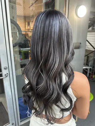 ロング 吉田 愛梨のヘアスタイル