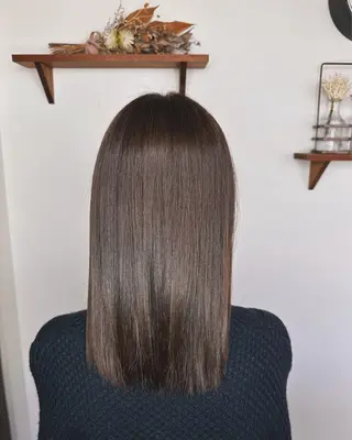 セミロング カラー 美容室Un所属・岡野  伊吹【縮毛矯 正/髪質改善】のヘアスタイル