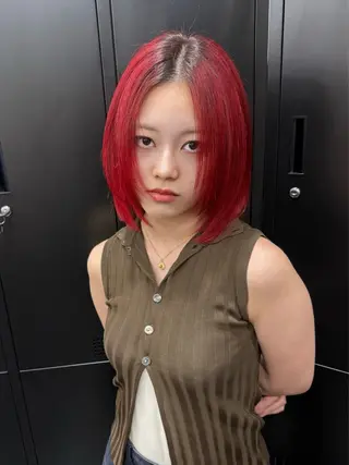 ミディアム TAKUMI ハイトーン/ウルフのヘアスタイル