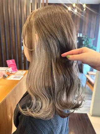 ロング カラー BRANCHÉ小牧/ 西尾 美月のヘアスタイル