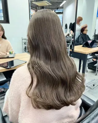 セミロング カラー RYOSUKE ハイトーンのヘアスタイル