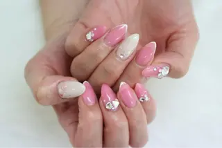 ネイル カラーズビューティサロン所属・石井 桃子のネイルデザイン