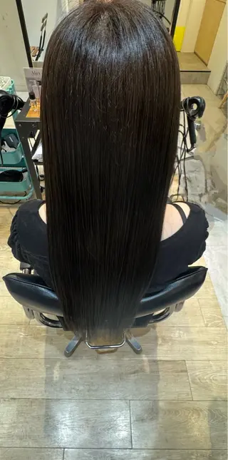 ロング ＼艶カラー✨ レオン／のヘアスタイル