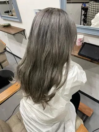 セミロング シンプル美容室所属・シンプル 美容室のヘアスタイル