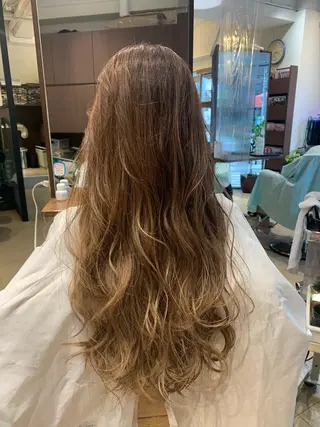 ロング カラー newi saLyu 片岡ふきのヘアスタイル