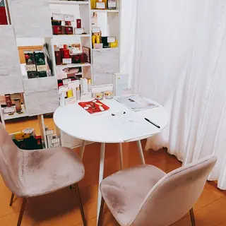 Beauty Salon Luana所属・Luanaまつパ脱毛 ハーブピーリング眉毛のマツエク・マツパデザイン