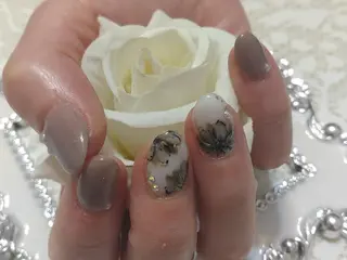 ネイル エステとネイル ローズコンフォートのネイルデザイン