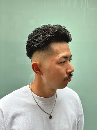 ショート パーマ メンズ 豊崎 佑輔のヘアスタイル