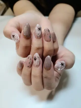 ネイル ビーケア自由が丘所属・えみ えみのネイルデザイン