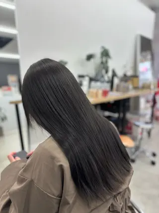 カラー MEMENTO所属・MEMENTO YUZUのヘアスタイル