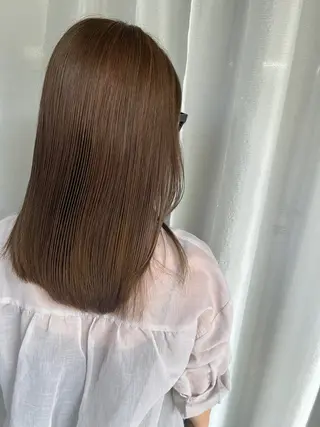 セミロング カラー 伊東 愛理のヘアスタイル