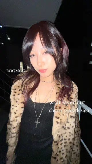 セミロング レイヤーカット\ウル フ　chinatsuのヘアスタイル