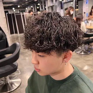 メンズ フェザーパーマ職人 🪽yutoのヘアスタイル