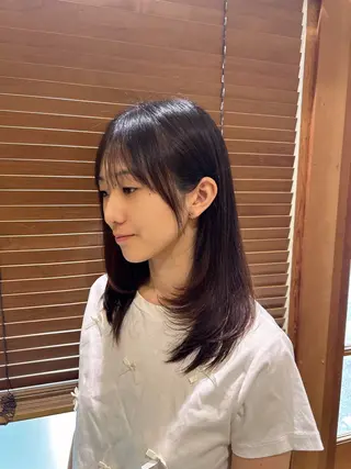 ミディアム 河野 穂香のヘアスタイル