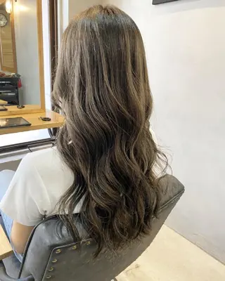 ロング カラー Blue高槻所属・ハイライト 透明感カラー松本のヘアスタイル