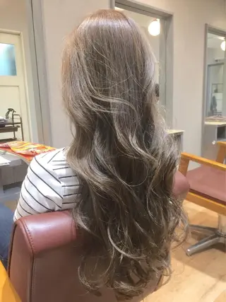 ロング カラー 磧本 祐里恵のヘアスタイル