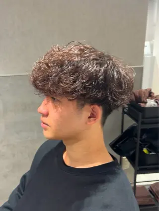 ショート カラー パーマ メンズ 【シャドウパーマ センターパート】義心のヘアスタイル