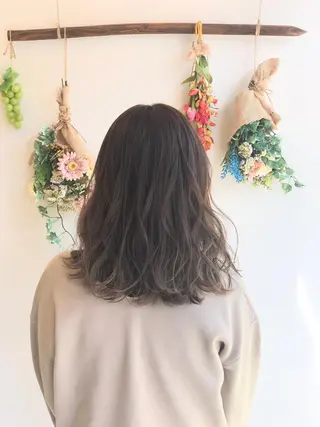 セミロング カラー 西 めぐみのヘアスタイル