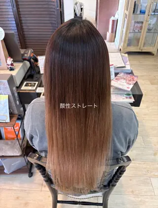 ロング ルプラボウ　岡田 莉音のヘアスタイル