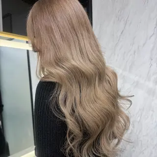 ロング カラー シールエクステ特化 ハイトーン、NANAのヘアスタイル