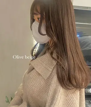 セミロング カラー ミオ💎透ける暗髪／ ブリーチなしWカラーのヘアスタイル