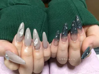 ネイル フラワー ムーンのネイルデザイン