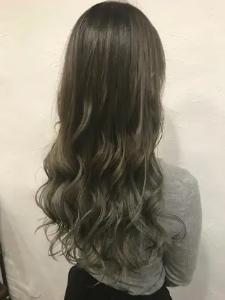 ロング カラー 伊藤 優希のヘアスタイル