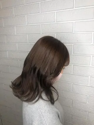 セミロング 艶カラー🩵💛 NANAのヘアスタイル