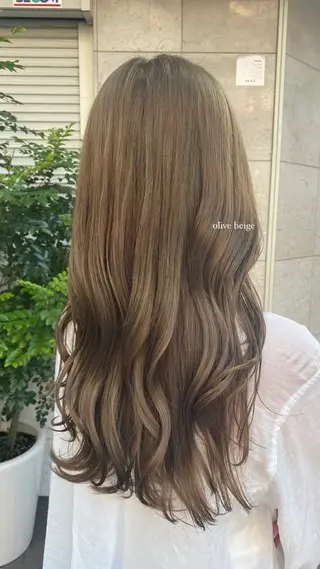 セミロング DOLL hair所属・なぎさ / 透明感カラー🫧のヘアスタイル