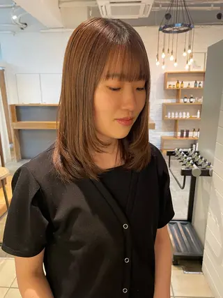 ミディアム mina / 透明感ベージュカラーのヘアスタイル