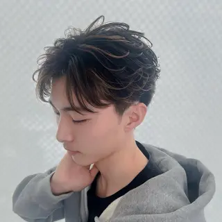 ショート メンズ フェザー/ゆるふわ パーマ/鐘ヶ江 航青のヘアスタイル