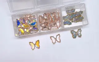 ネイル VIERU 🌈🎀💖のネイルデザイン