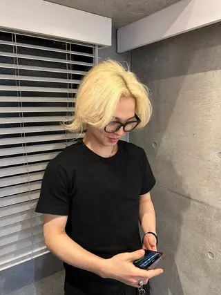 ショート カラー レイヤー/ブロンド 透明感カラー/ヒロトのヘアスタイル