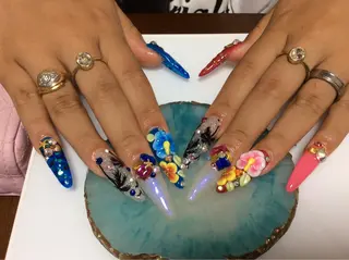 ネイル フラワー ムーンのネイルデザイン