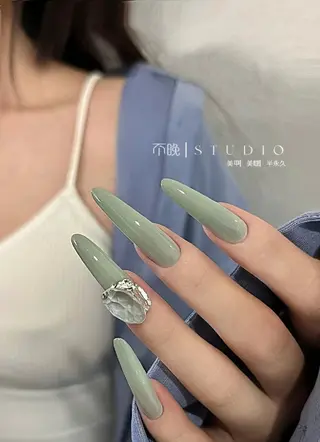 ネイル 安田 友梨のネイルデザイン