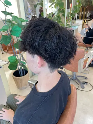 パーマ メンズ 丁寧な施術で、 朝が楽になる髪のヘアスタイル
