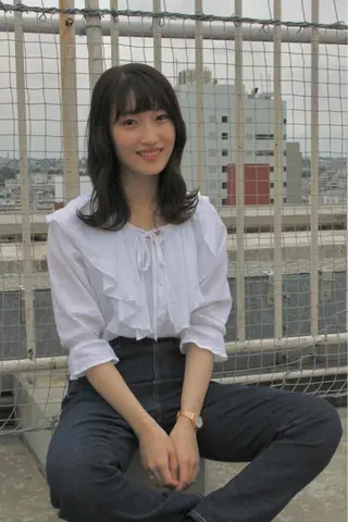 ミディアム 福原 亜祐美のヘアスタイル