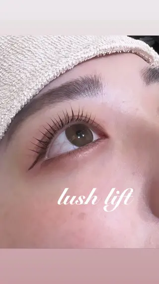 マツエク・マツパ うる艶カラー 🫶🏼💭mikaのヘアスタイル