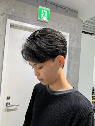 ショート メンズ ウルフカット🐺 センターパート🌈のヘアスタイル